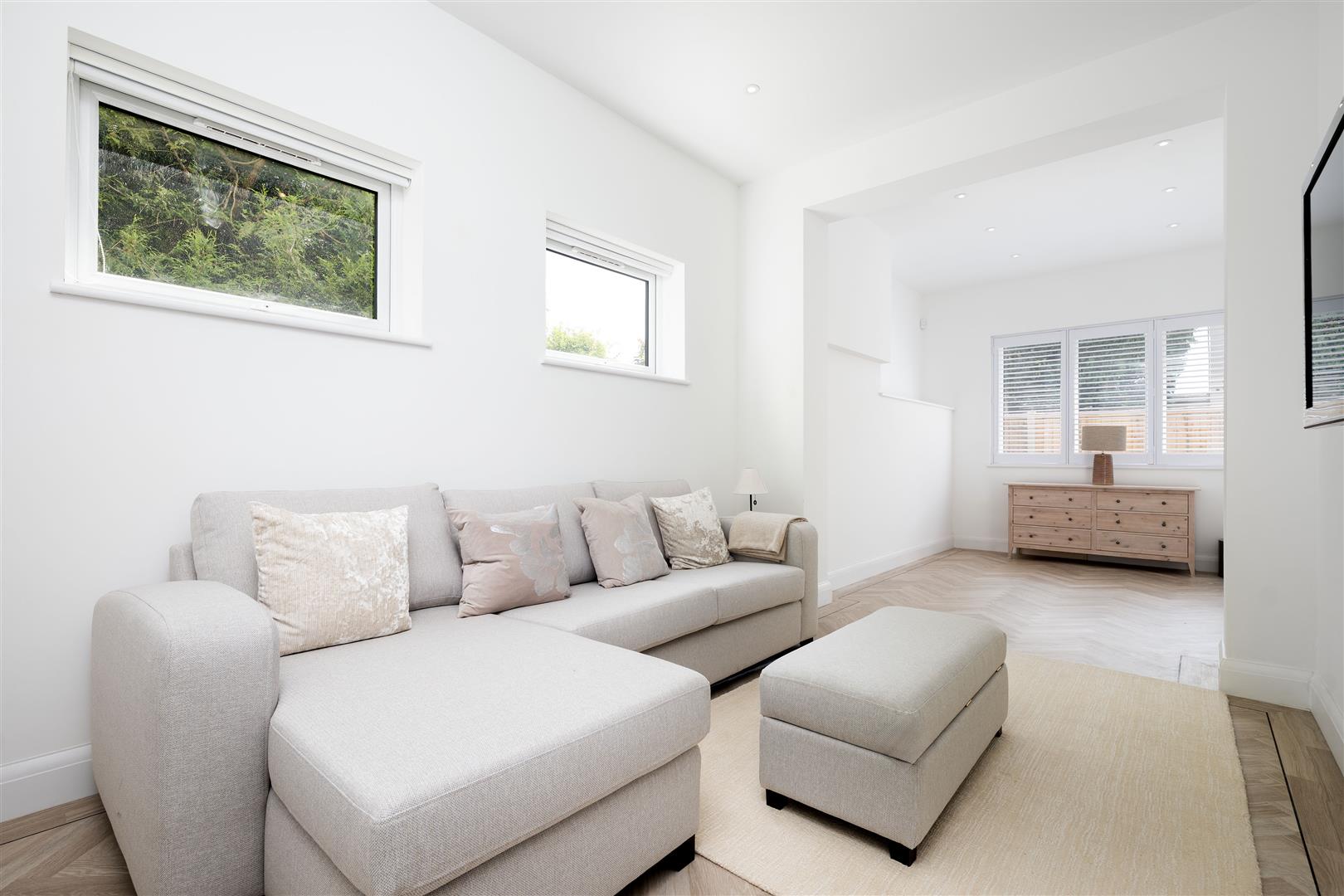 4 bed property in The Broadway, London